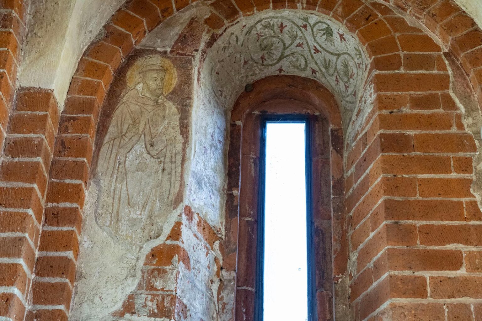 Visita guidata alla Chiesa Rossa Santa Maria Alla Fonte Visita guidata alla Chiesa Rossa Santa Maria Alla Fonte